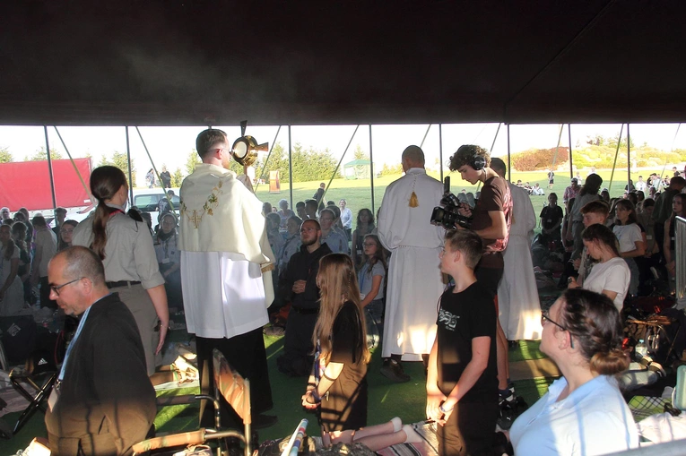 Skrzatusz Młodych - adoracja