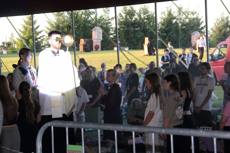 Skrzatusz Młodych - adoracja