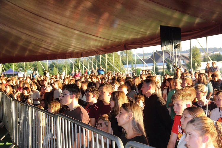 Skrzatusz Młodych - adoracja