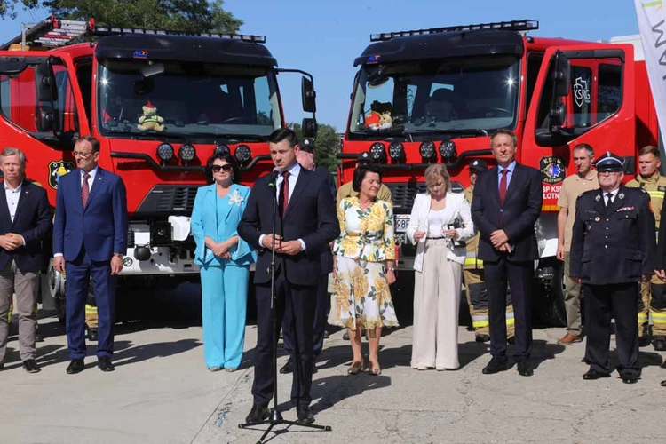 Małopolscy strażacy otrzymali nowe wozy