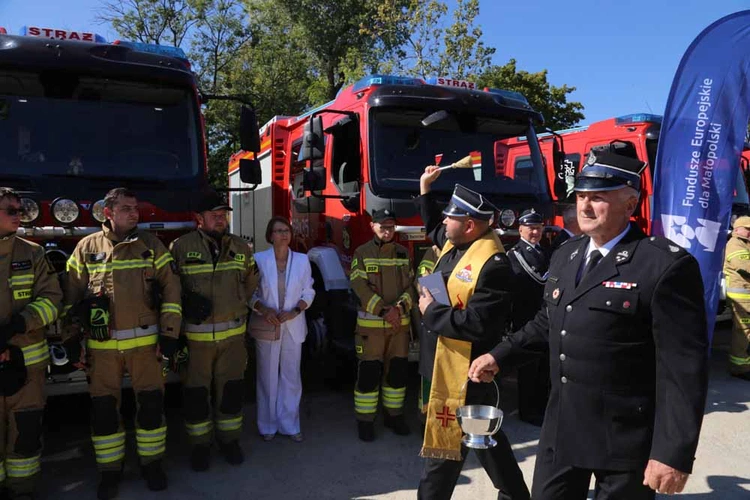 Małopolscy strażacy otrzymali nowe wozy