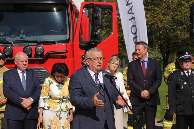 Małopolscy strażacy otrzymali nowe wozy