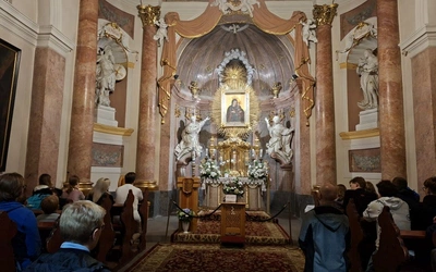 Nocna pielgrzymka młodzieży