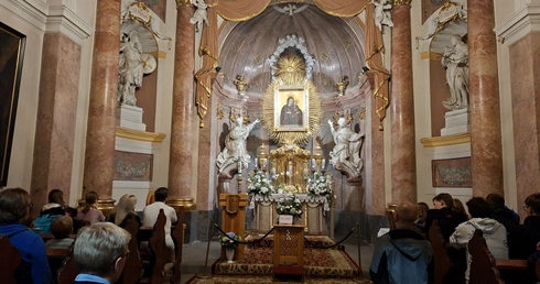 Nocna pielgrzymka młodzieży