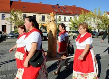 Przemarsz z figurami św. Jana Nepomucena