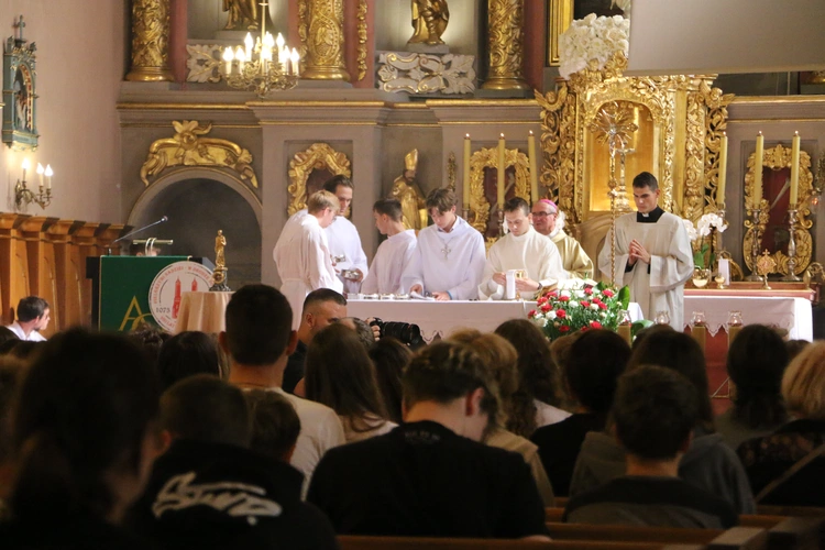 Pielgrzymka młodzieży do Przasnysza i Rostkowa 2025