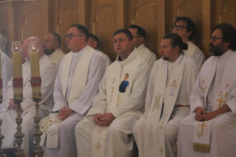 Pielgrzymka młodzieży do Przasnysza i Rostkowa 2025