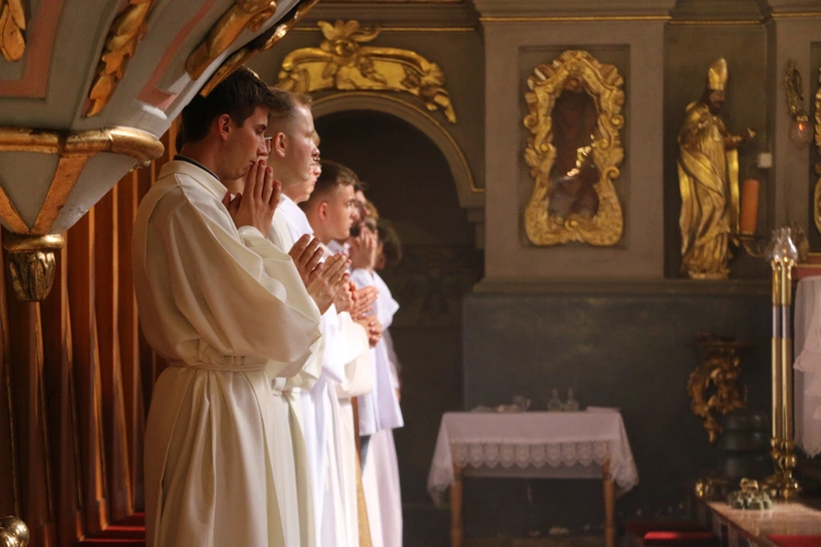 Pielgrzymka młodzieży do Przasnysza i Rostkowa 2025