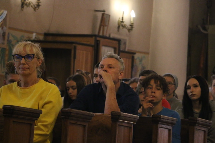 Pielgrzymka młodzieży do Przasnysza i Rostkowa 2025