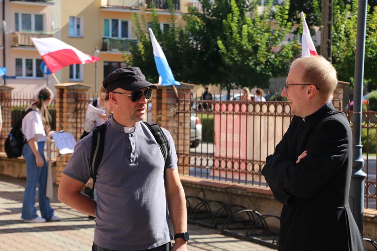 Pielgrzymka młodzieży do Przasnysza i Rostkowa 2025