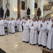 Błogosławieństwo biskupa łowickiego przyjęło 54 mężczyzn w różnym wieku i z różnych parafii.