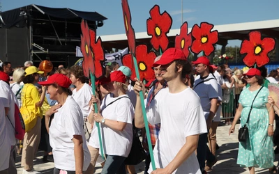 Barwna parada zgromadziła ok. 3 tysięcy uczestników i kilkadziesiąt tysięcy obserwatorów.