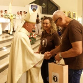 Przedstawiciele pielgrzymów skierowali słowa wdzięczności do wszystkich kapłanów, a szczególnie do bp. Marka, za obecność, opiekę duchową i życzliwość.