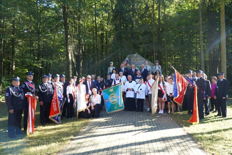 Modlono się w intencji poległych. 