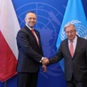 Prezydent RP Karol Nawrocki (L) i sekretarz generalny ONZ Antonio Guterres (P) 