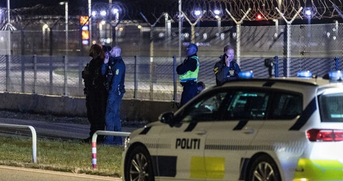 Policja przy lotnisku w Kopenhadze, 22 września, wieczór