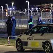 Policja przy lotnisku w Kopenhadze, 22 września, wieczór