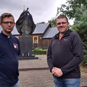 Na spotkanie zapraszają ks. Grzegorz Opiela i Bartosz Sałaj.