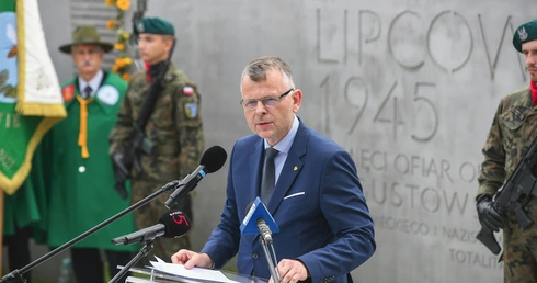 Polskiej polityce historycznej brakuje ludzi, którzy potrafią snuć opowieść o historii, ponieważ sami są do niej przekonani. 