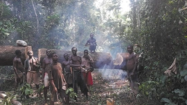 Kanibalizm, wyrwane sumienia dzieci, ale i chrzest pogańskiej kapłanki. Wspomnienia misjonarza z RŚA