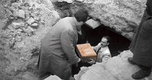 Archiwum Emanuela Ringelbluma – 35 tysięcy stron dokumentacji Zagłady