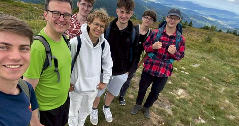 W czasie wakacji członkowie wspólnoty mogą uczestniczyć w wyjeździe, który jest formą podziękowania za ich służbę.