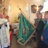 Podczas liturgii abp Wojda poświęcił sztandar Męskich Róż Różańcowych im. św. Izydora. 