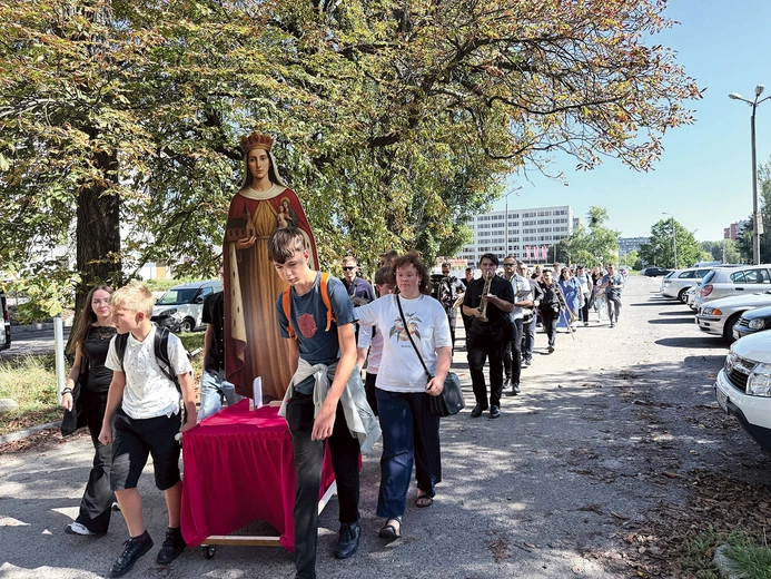 KSM-owicze i bierzmowańcy ze św. Jadwigą. 