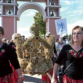 Jeden z wieńców żniwnych nawiązywał formą do koron ze Skrzatusza.   