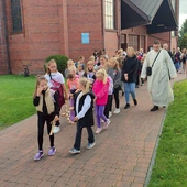  Od ponad 20 lat dzieci i młodzież ruszają do swojego patrona. 