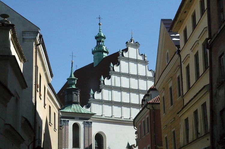 Pierwszym miejscem pochówku poety był lubelski kościół ojców dominikanów. 
