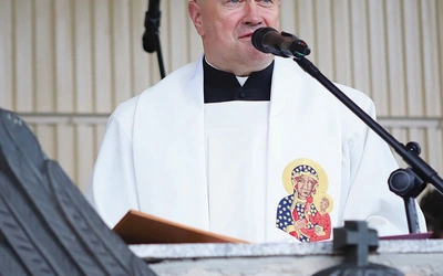 Ks. Piotr Kalisiak nieustannie zaprasza w progi świątyni, zwłaszcza w roku jubileuszowym. 