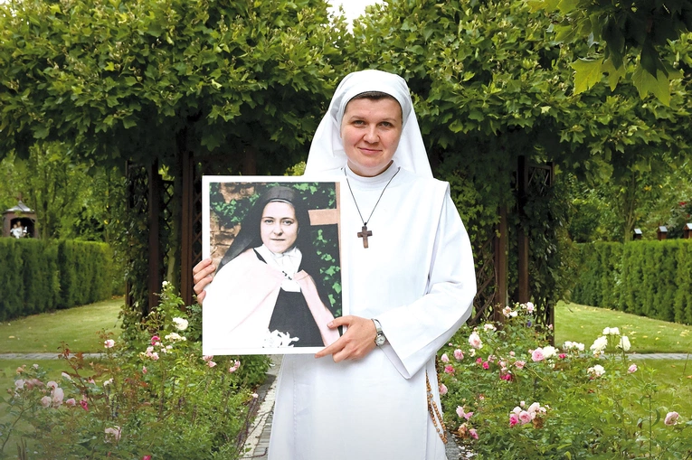 – Tereska uczy nas, by pokochać swoją słabość i pozwolić Bogu w nas działać – podkreśla s. Miriam.