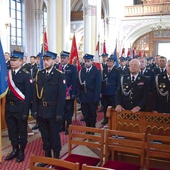 Strażacka brać w czasie Eucharystii w świątyni katedralnej.