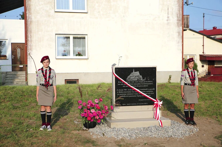 Tablica upamiętniła znaczący jubileusz.