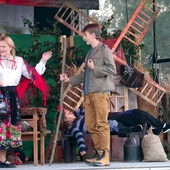 Występy integrują młodych.