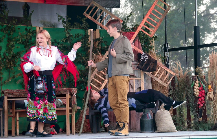 Występy integrują młodych.