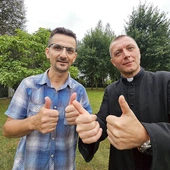 Andrzej Ziomek i ks. Adam Bezak.