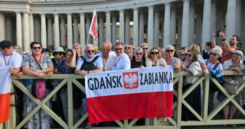 Pielgrzymi z archidiecezji na Placu św. Piotra: oczekiwanie na spotkanie z papieżem