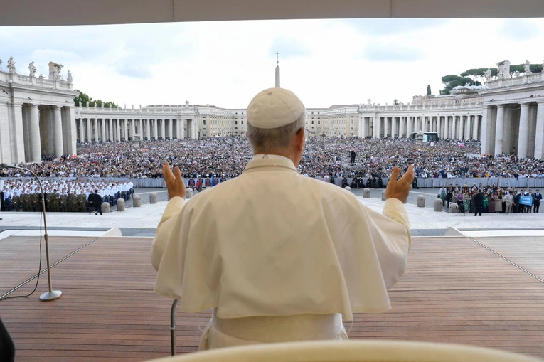 Leon XIV wzywa do różańca o pokój, przez cały październik
