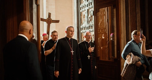 Z prośbą o potrzebne łaski