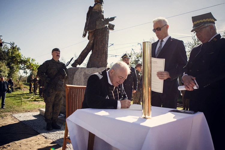 Odsłonięcie i poświęcenie pomnika W. Reymonta w Lipcach Reymontowskich