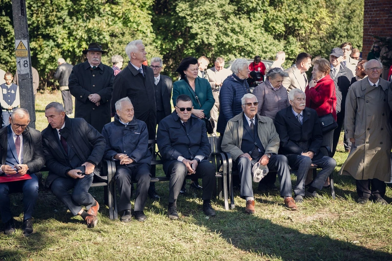 Odsłonięcie i poświęcenie pomnika W. Reymonta w Lipcach Reymontowskich