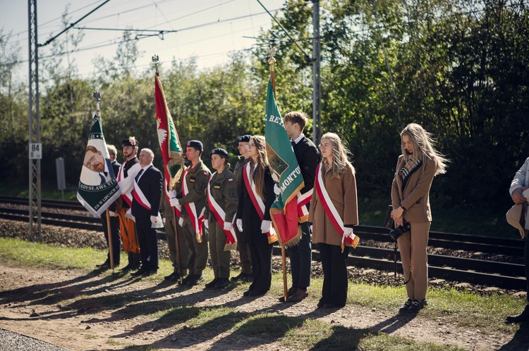 Odsłonięcie i poświęcenie pomnika W. Reymonta w Lipcach Reymontowskich