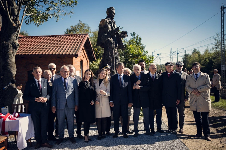 Odsłonięcie i poświęcenie pomnika W. Reymonta w Lipcach Reymontowskich