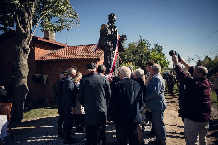 Odsłonięcie i poświęcenie pomnika W. Reymonta w Lipcach Reymontowskich