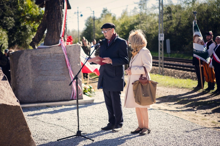 Odsłonięcie i poświęcenie pomnika W. Reymonta w Lipcach Reymontowskich