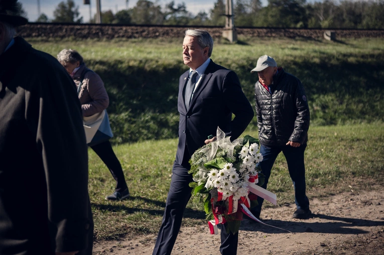 Odsłonięcie i poświęcenie pomnika W. Reymonta w Lipcach Reymontowskich