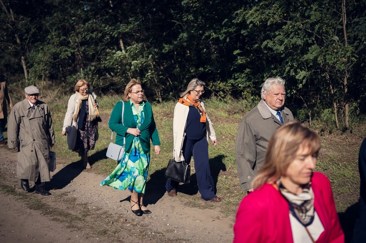 Odsłonięcie i poświęcenie pomnika W. Reymonta w Lipcach Reymontowskich