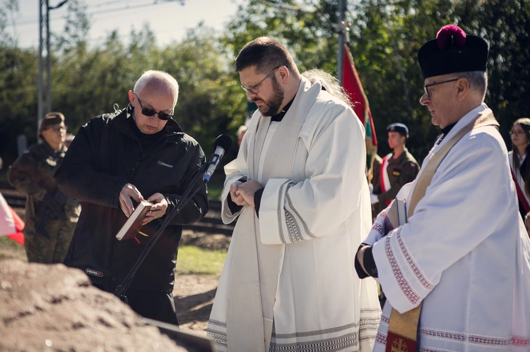 Odsłonięcie pomnika Reymonta w Lipcach Reymontowskich
